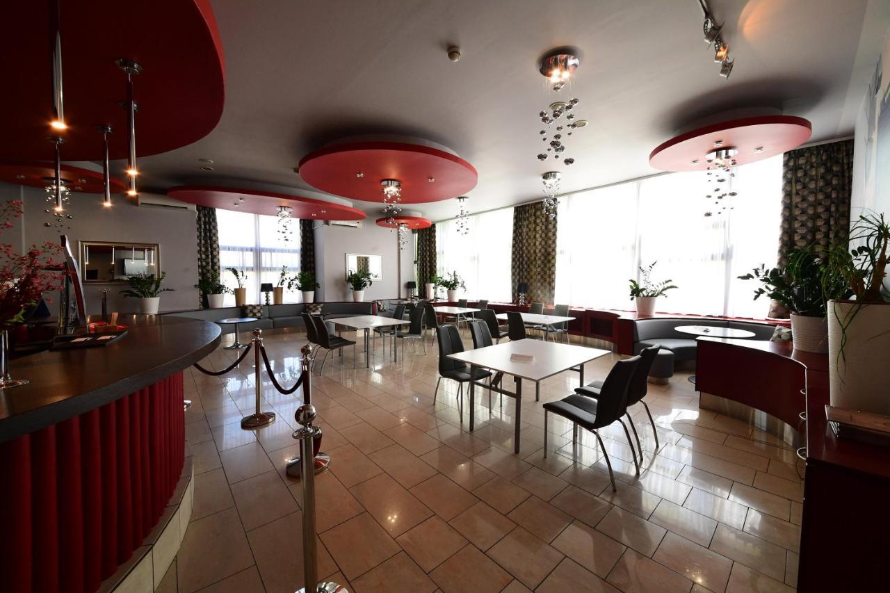 Hotel Gromada 3*